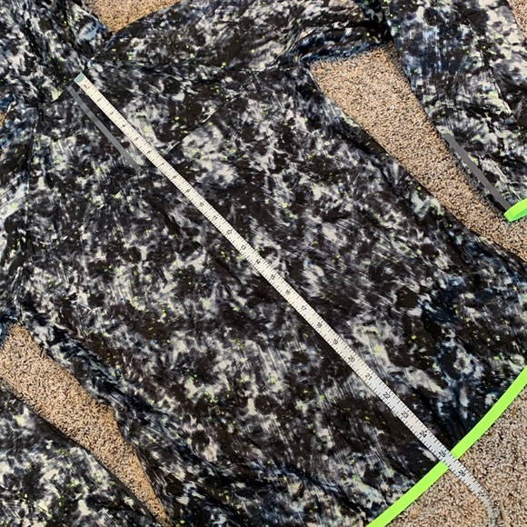 NB Lightweight Hooded Jacket in splashy black/white print neon green accents - Picture 13 of 16